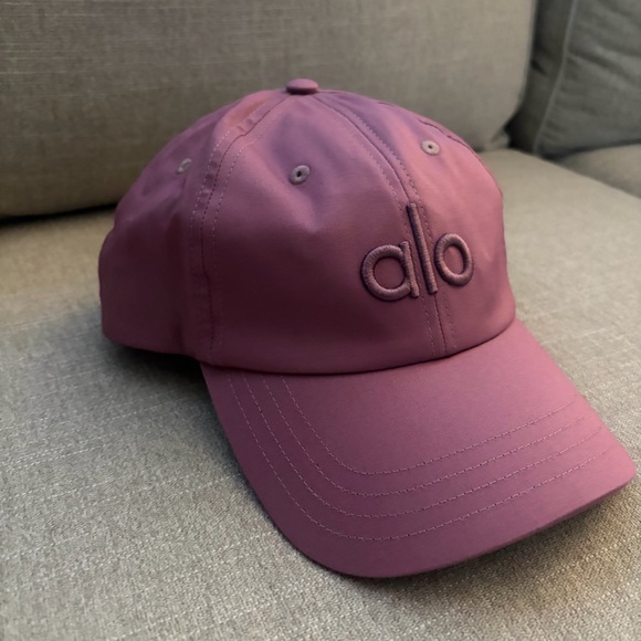 Alo Yoga Off-Duty Cap Soft Mulberry - Picture 4 of 8